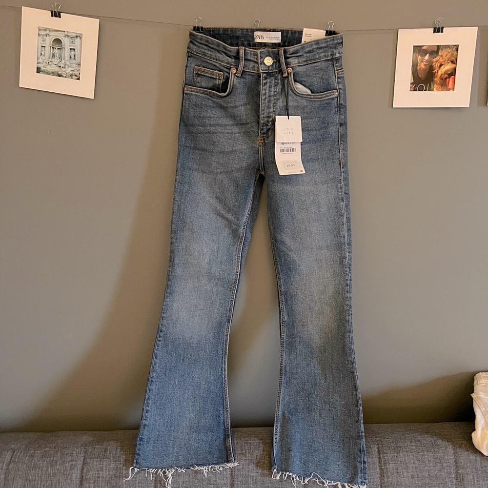 Zara Mid-Rise Cropped Jeans Size 2